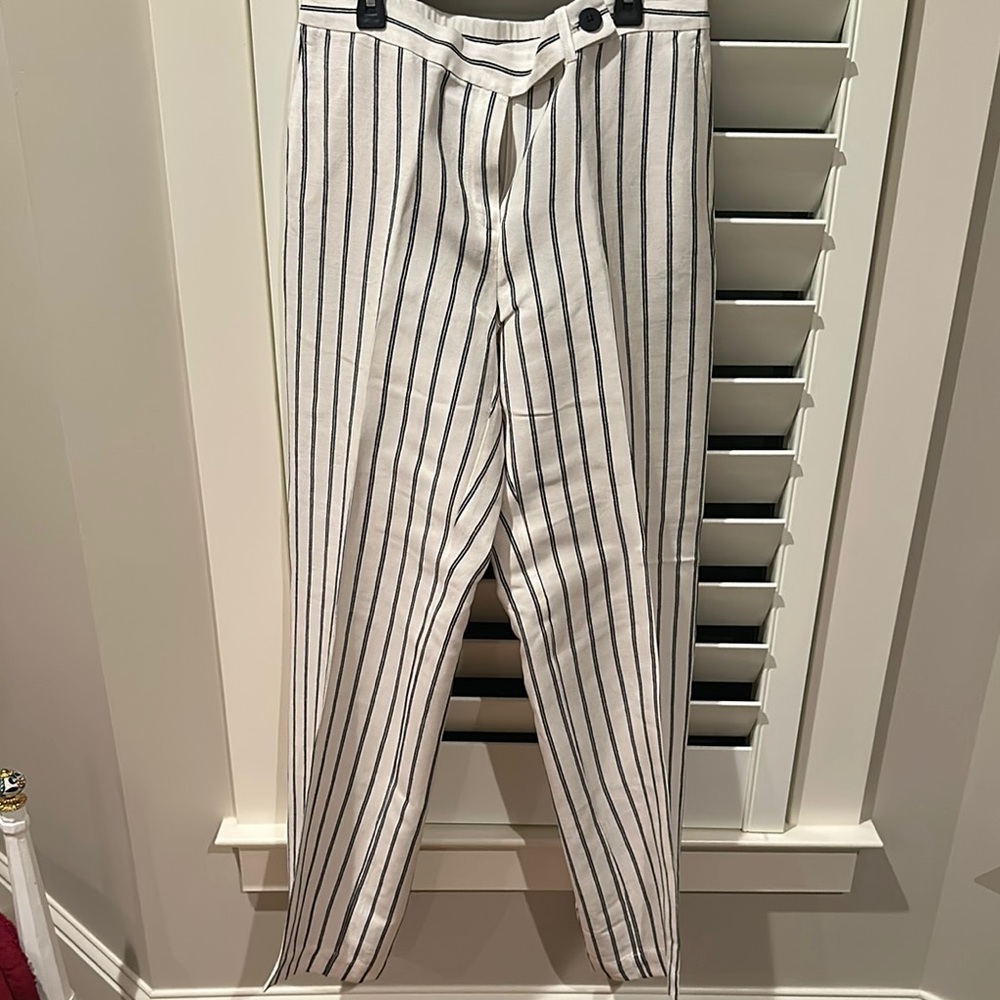 JJill Women’s PinStriped White & Navy Linen Pants, Sz 10.  Like New Condition